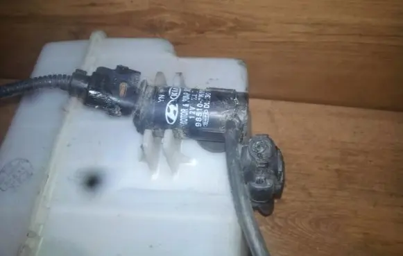Hyundai Sonata Windscreen/windshield washer pump 985103k000