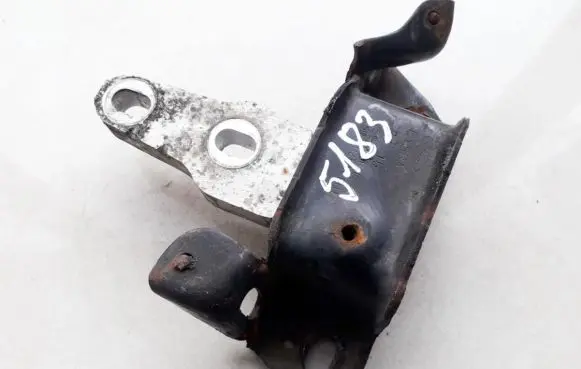 Ford Fiesta Engine mount bracket 8v517m121ae 8v51-7m121-ae