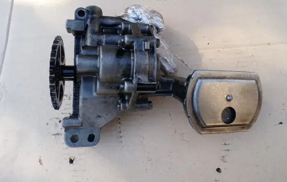 Volvo V50 Oil pump 9644350880