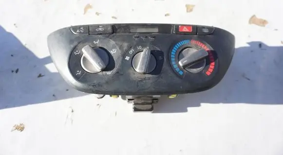 Toyota RAV 4 (XA20) Climate control unit