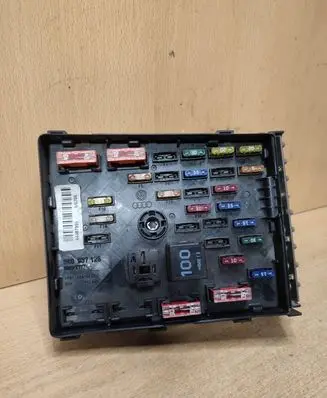 Audi A3 S3 8P Fuse module 3C0937125 63592777