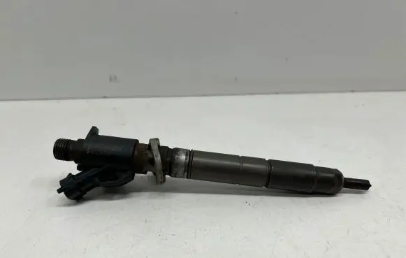 Volvo V60 Fuel injector 31303238