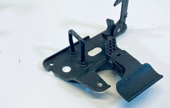 Audi A6 S6 C6 4F Engine bonnet/hood lock/latch loop/hook 4F0823480A