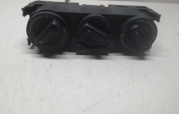Seat Toledo IV (NH) Climate control unit 6P0820045B SR261512171B E1081697