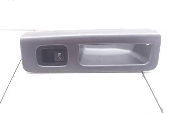 Volvo V50 Electric window control switch 8679477