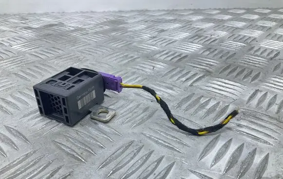 Audi A3 S3 8V Battery relay fuse 4F0915519