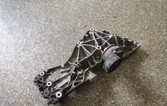 Land Rover Freelander 2 - LR2 Generator/alternator bracket 9661310080