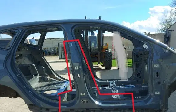 BMW 2 Active Tourer U06 Pillar (middle) 