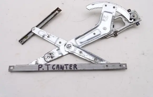 Mitsubishi Canter Rear window lifting mechanism without motor