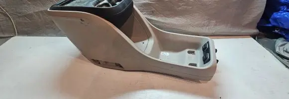 Chrysler Pacifica Center console 6SY131D2AB