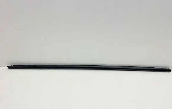 Volvo XC40 Front door trim (molding) 33758111