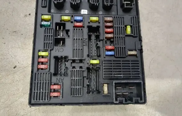 Renault Scenic III - Grand scenic III Fuse module 284B62342R 0231070300559 2840207902300