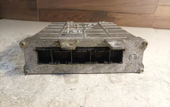Audi A4 S4 B5 8D Engine control unit/module 0261203938939 8D0907557C 26SA3901