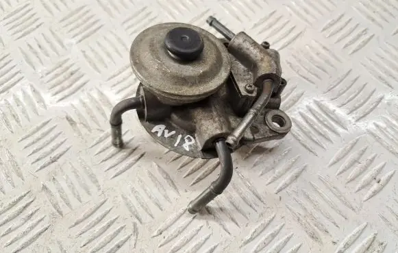Toyota Avensis T250 Fuel filter bracket/mount holder 233800R010 233800R012