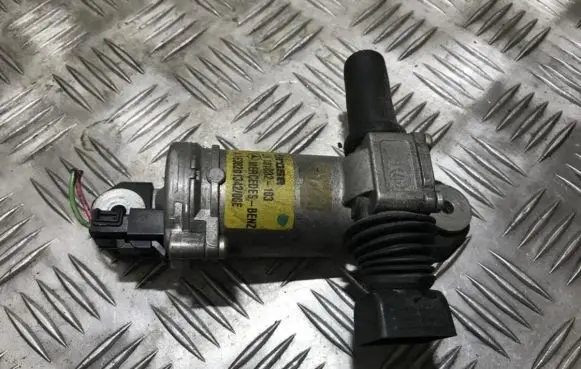 Mercedes-Benz ML W163 Vent window/glass motor a1638201342