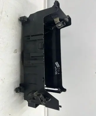 Opel Insignia A Battery box tray 13310741
