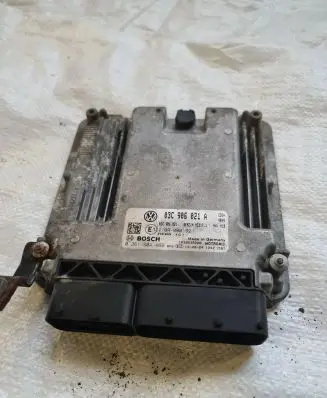 Volkswagen PASSAT B6 Engine control unit/module 03C906021A 0261S04469 03C906021