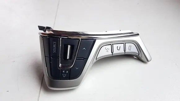 Mitsubishi Outlander Steering wheel buttons/switches 75J421