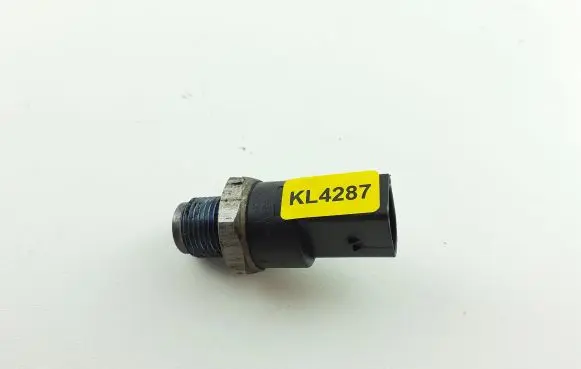 Mercedes-Benz E W211 Fuel pressure sensor 0281002504 KL4287