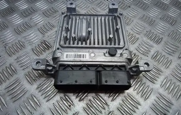 Mercedes-Benz C W204 Engine control unit/module A6519007500 A0064461540