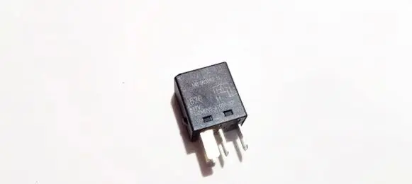 Volvo S40, V40 Other relay mb9533821l
