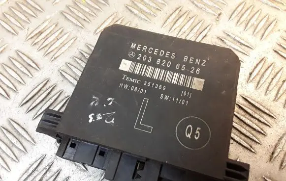 Mercedes-Benz C W203 Door control unit/module 2038206526 A2038206526