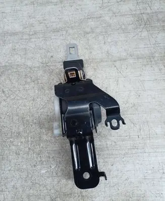 Middle seatbelt (rear)