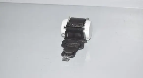 Middle seatbelt (rear)