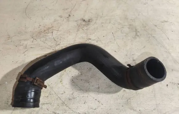 Engine coolant pipe/hose