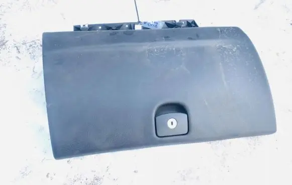 Peugeot 407 Glove box