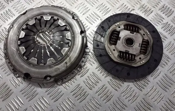 Volkswagen Polo IV 9N3 Pressure plate 