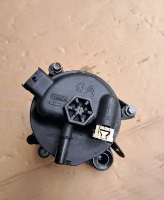 Peugeot 508 Fuel filter housing 9676133480
