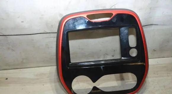 Renault Captur Radio/GPS head unit trim 682700795R