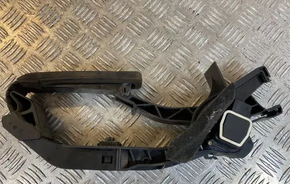 Mercedes-Benz E W211 Accelerator throttle pedal A2113000604