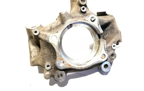 Rear wheel hub spindle/knuckle