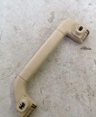Volkswagen Touareg I Front interior roof grab handle 7L0857608A