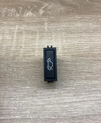 BMW 5 E39 Tailgate/boot open switch button 8365579 03052500