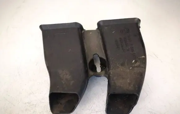 BMW 6 E63 E64 Cabin air duct channel 51477008957 10938414