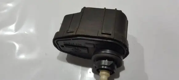 Opel Omega B1 Headlight level adjustment motor 90457812 004375-14