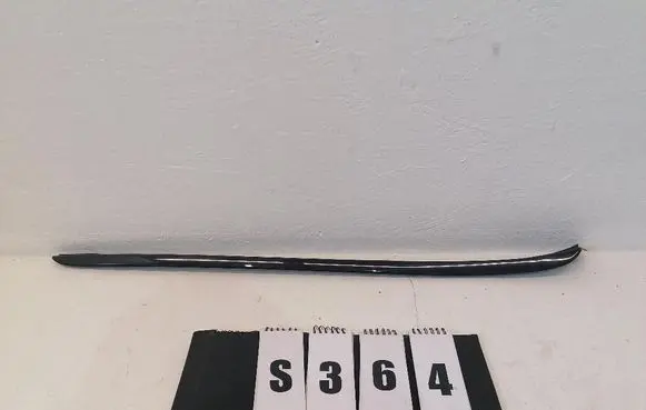 Hyundai Santa Fe Door glass rail 861322w000