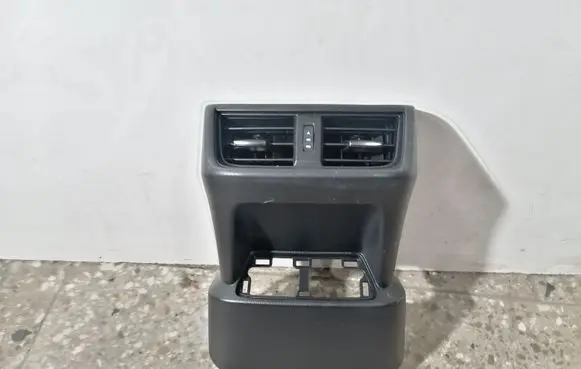Rear air vent grill