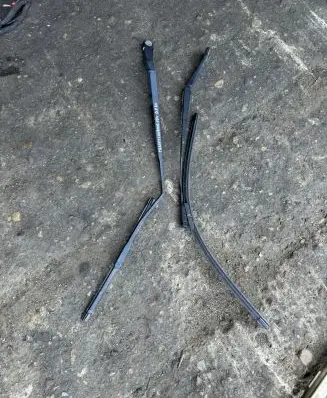 Ford Transit Courier Front wiper blade arm