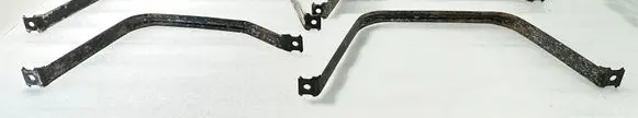 Volkswagen Touareg I Fuel tank mounting bracket 7L8201392 7L8201654