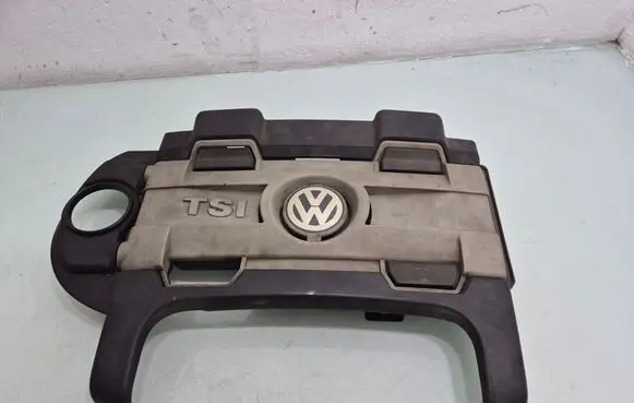 Volkswagen Golf V Engine cover (trim) 03C103925K
