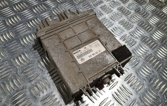 Volkswagen PASSAT B4 Engine control unit/module 028906021AT 0281001368