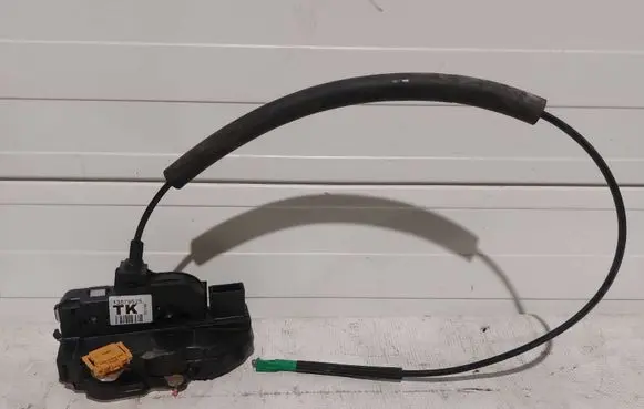 Chevrolet Camaro Front door lock 13579525