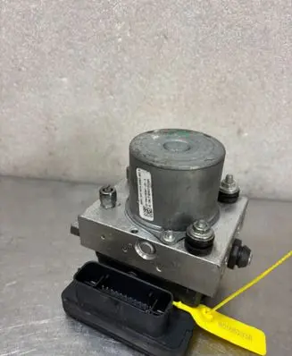 Tesla Model 3 Master brake cylinder