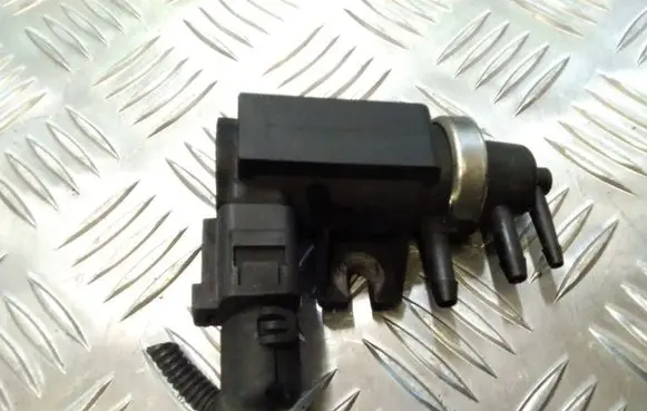 Volkswagen Touareg I Turbo solenoid valve 1J0906627C 72290303