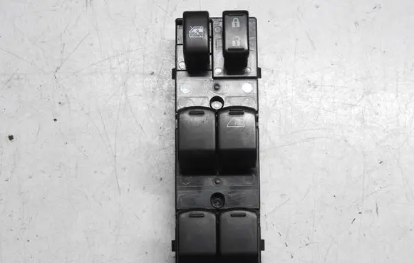 Nissan Note (E12) Tailgate/trunk/boot open switch HR12DDR