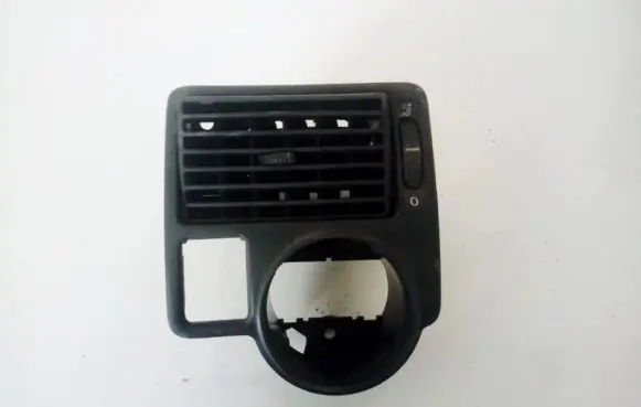 Volkswagen Golf IV Dash center air vent grill